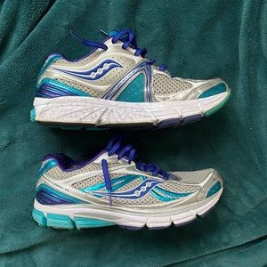 Saucony Omni 12 Women’s Sneakers